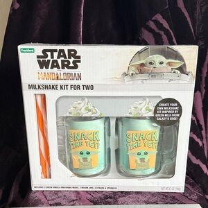 Star Wars Mandalorian Milkshake Kit with Glass Green Mugs